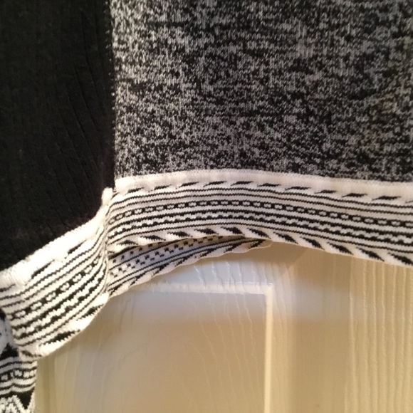 Title Nine black and white merino wool blend sweater Aztec print sleeves - Picture 9 of 13
